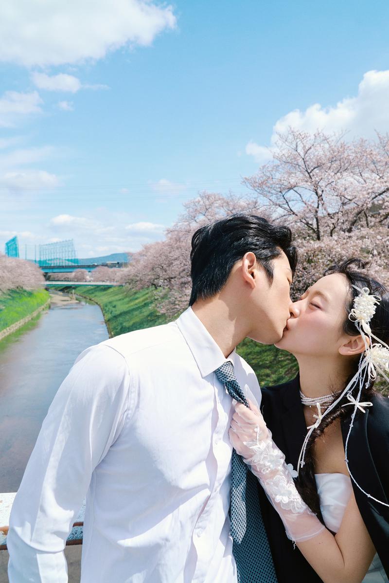 奈良列车樱花婚纱 第3张 日本婚纱照 日本旅拍 奈良旅拍 日本樱花婚纱照 日本尼鹿摄影