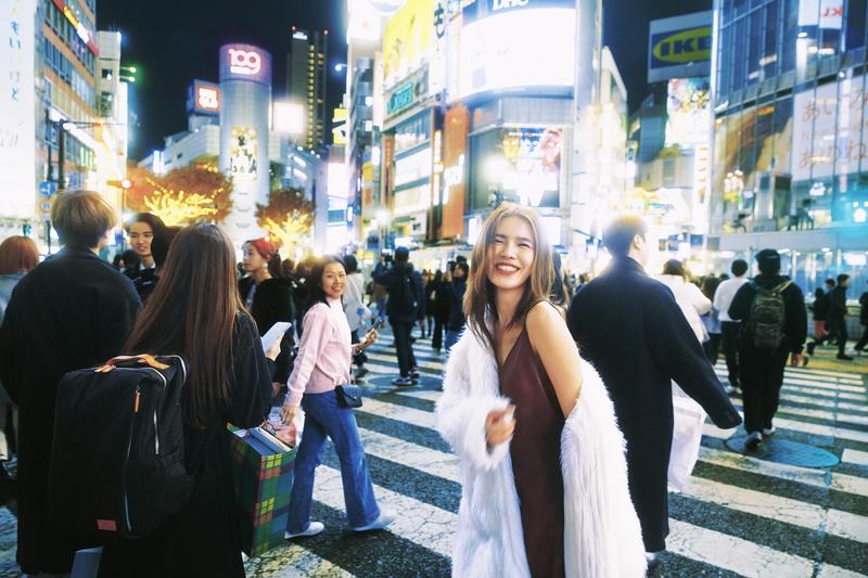 夜晚的十字路口 日本婚纱照 日本旅拍