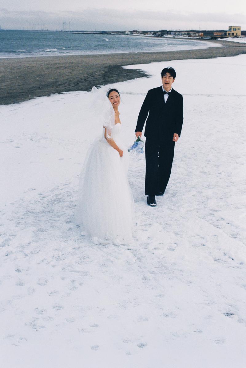 在北海道无人的海边举办了目的地婚礼 第16张 日本婚纱照 日本旅拍 北海道婚纱照 日本尼鹿摄影