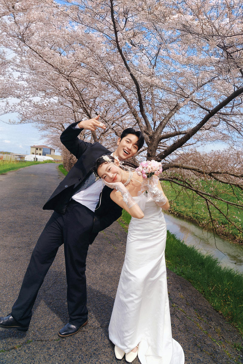 奈良列车樱花婚纱 第28张 日本婚纱照 日本旅拍 奈良旅拍 日本樱花婚纱照 日本尼鹿摄影