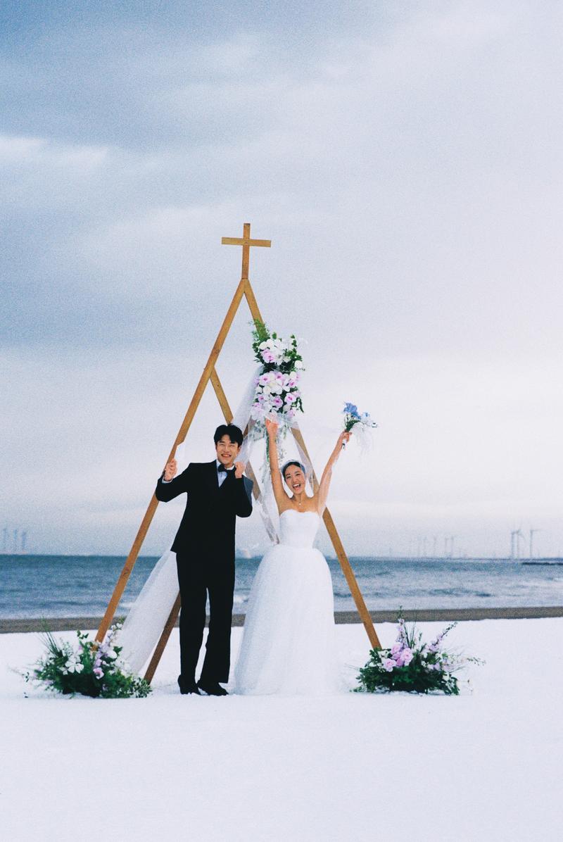 在北海道无人的海边举办了目的地婚礼 第32张 日本婚纱照 日本旅拍 北海道婚纱照 日本尼鹿摄影