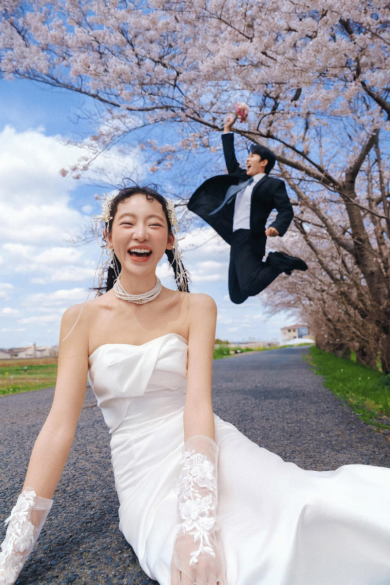 奈良列车樱花婚纱 第19张 日本婚纱照 日本旅拍 奈良旅拍 日本樱花婚纱照 日本尼鹿摄影