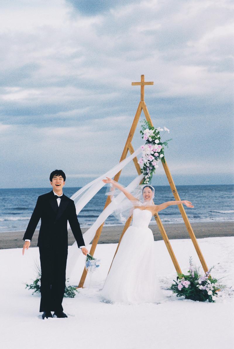 在北海道无人的海边举办了目的地婚礼 第46张 日本婚纱照 日本旅拍 北海道婚纱照 日本尼鹿摄影