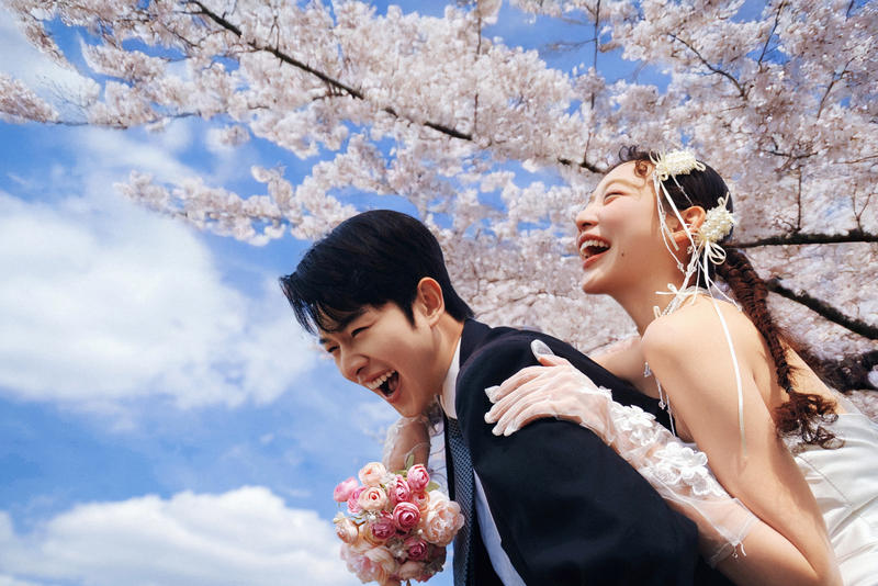 奈良列车樱花婚纱 第30张 日本婚纱照 日本旅拍 奈良旅拍 日本樱花婚纱照 日本尼鹿摄影