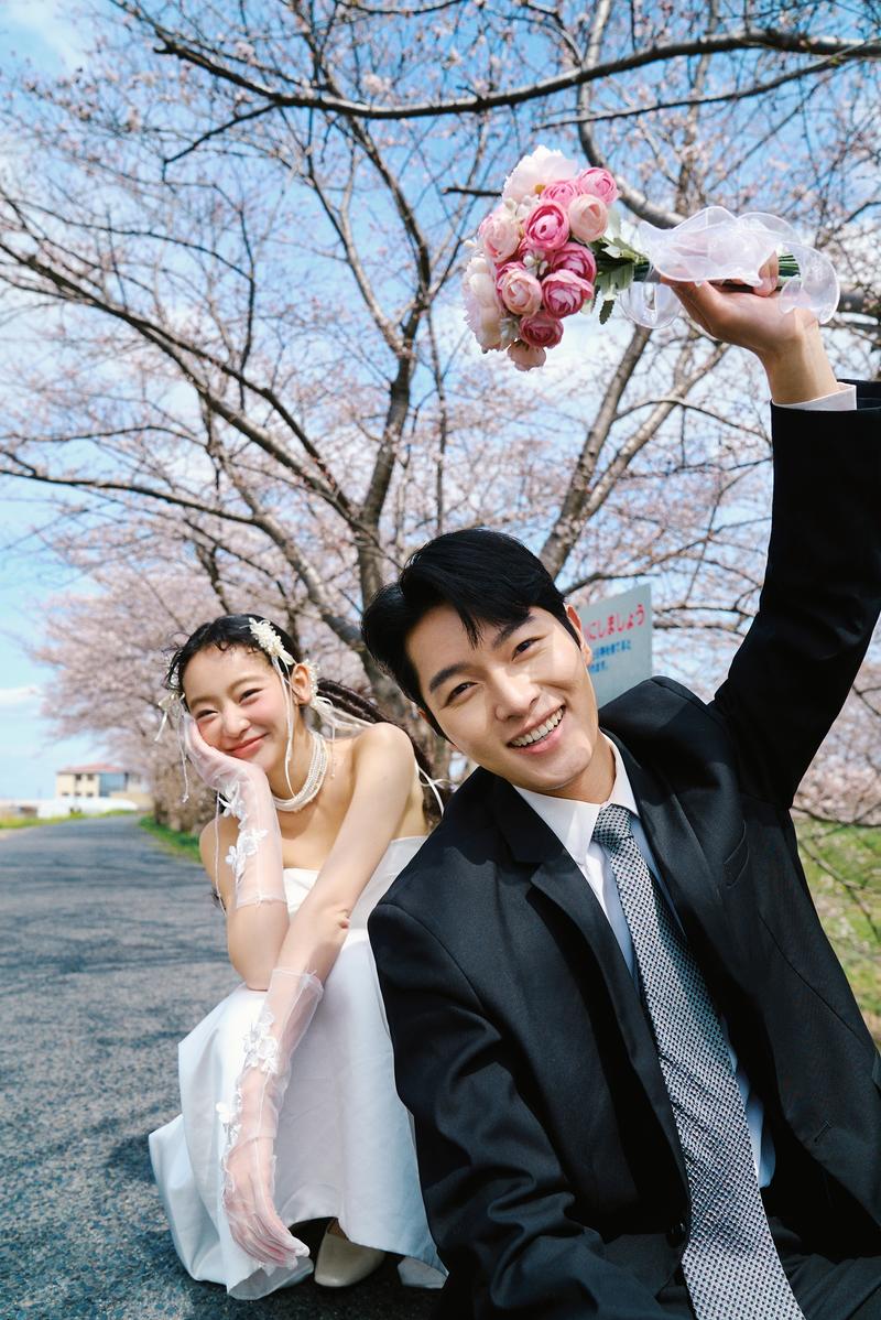 奈良列车樱花婚纱 第16张 日本婚纱照 日本旅拍 奈良旅拍 日本樱花婚纱照 日本尼鹿摄影