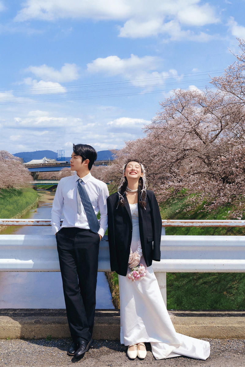 奈良列车樱花婚纱 第22张 日本婚纱照 日本旅拍 奈良旅拍 日本樱花婚纱照 日本尼鹿摄影