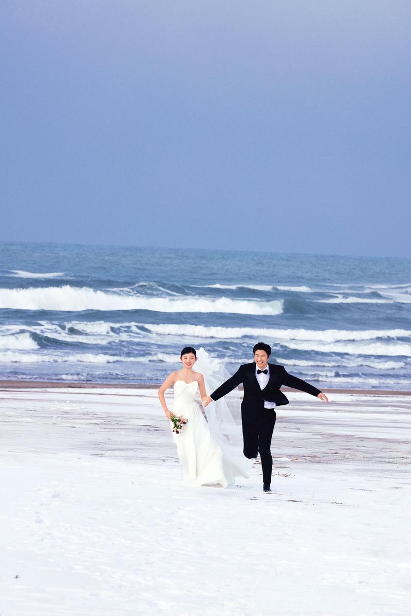 北海道冬季 钱函海边 第6张 日本婚纱照 日本旅拍 北海道婚纱照 日本尼鹿摄影