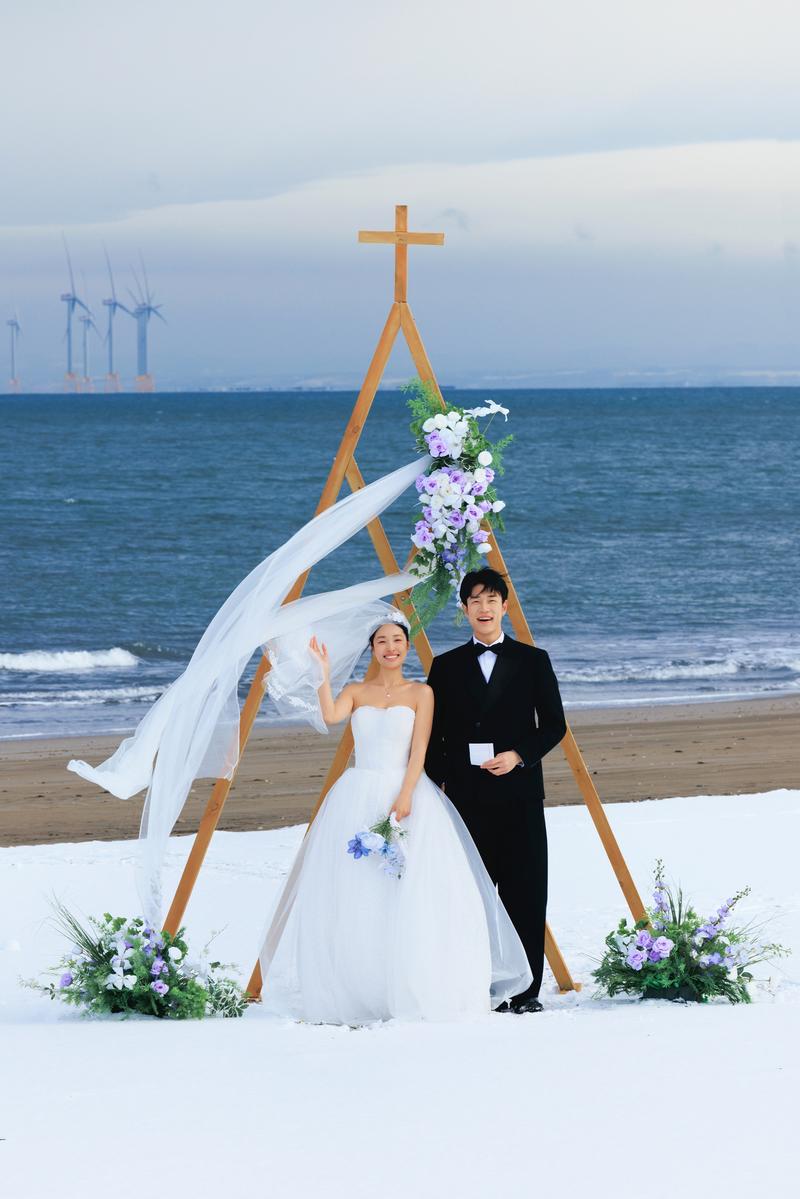 在北海道无人的海边举办了目的地婚礼 第15张 日本婚纱照 日本旅拍 北海道婚纱照 日本尼鹿摄影