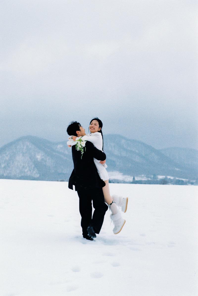 雪地里相爱 第6张 日本婚纱照 日本旅拍 日本雪景婚纱照 日本尼鹿摄影