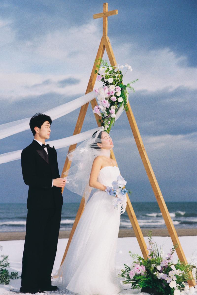 在北海道无人的海边举办了目的地婚礼 第4张 日本婚纱照 日本旅拍 北海道婚纱照 日本尼鹿摄影