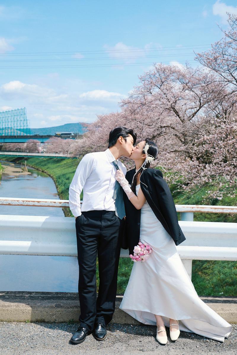 奈良列车樱花婚纱 第7张 日本婚纱照 日本旅拍 奈良旅拍 日本樱花婚纱照 日本尼鹿摄影