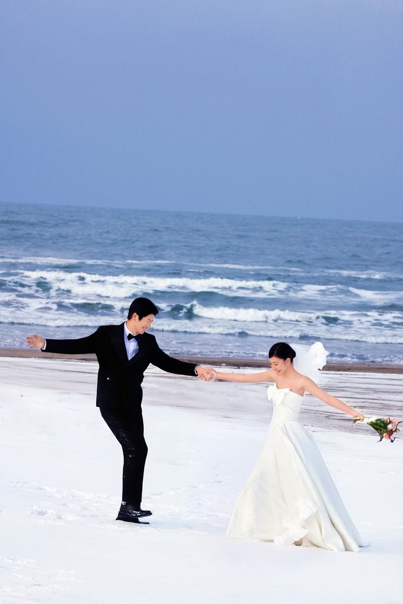 北海道冬季 钱函海边 第12张 日本婚纱照 日本旅拍 北海道婚纱照 日本尼鹿摄影