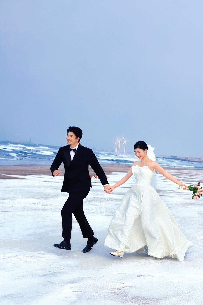 北海道冬季 钱函海边 第17张 日本婚纱照 日本旅拍 北海道婚纱照 日本尼鹿摄影