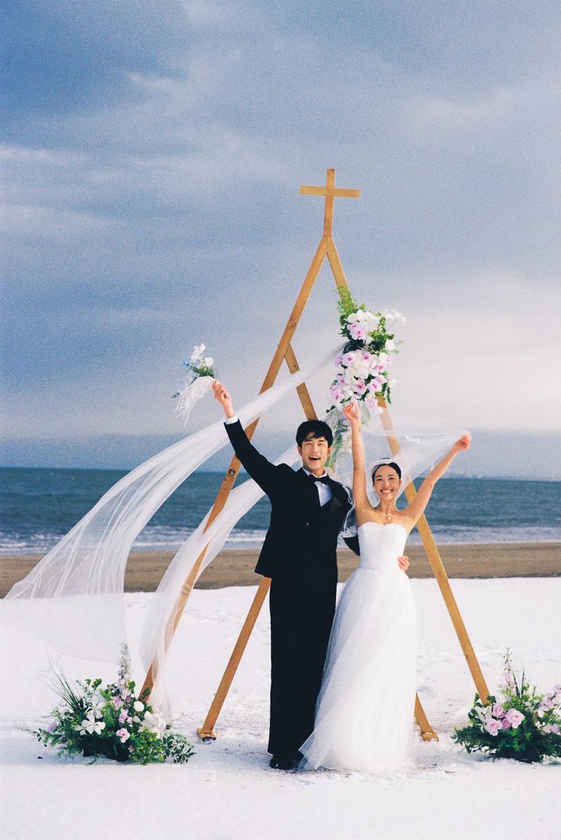 在北海道无人的海边举办了目的地婚礼 第2张 日本婚纱照 日本旅拍 北海道婚纱照 日本尼鹿摄影