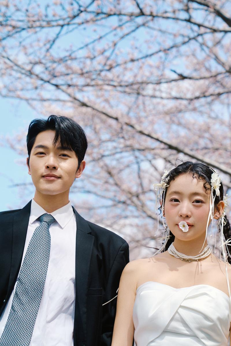 奈良列车樱花婚纱 第8张 日本婚纱照 日本旅拍 奈良旅拍 日本樱花婚纱照 日本尼鹿摄影