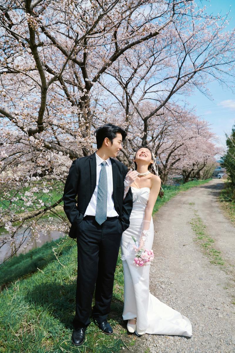 奈良列车樱花婚纱 第13张 日本婚纱照 日本旅拍 奈良旅拍 日本樱花婚纱照 日本尼鹿摄影