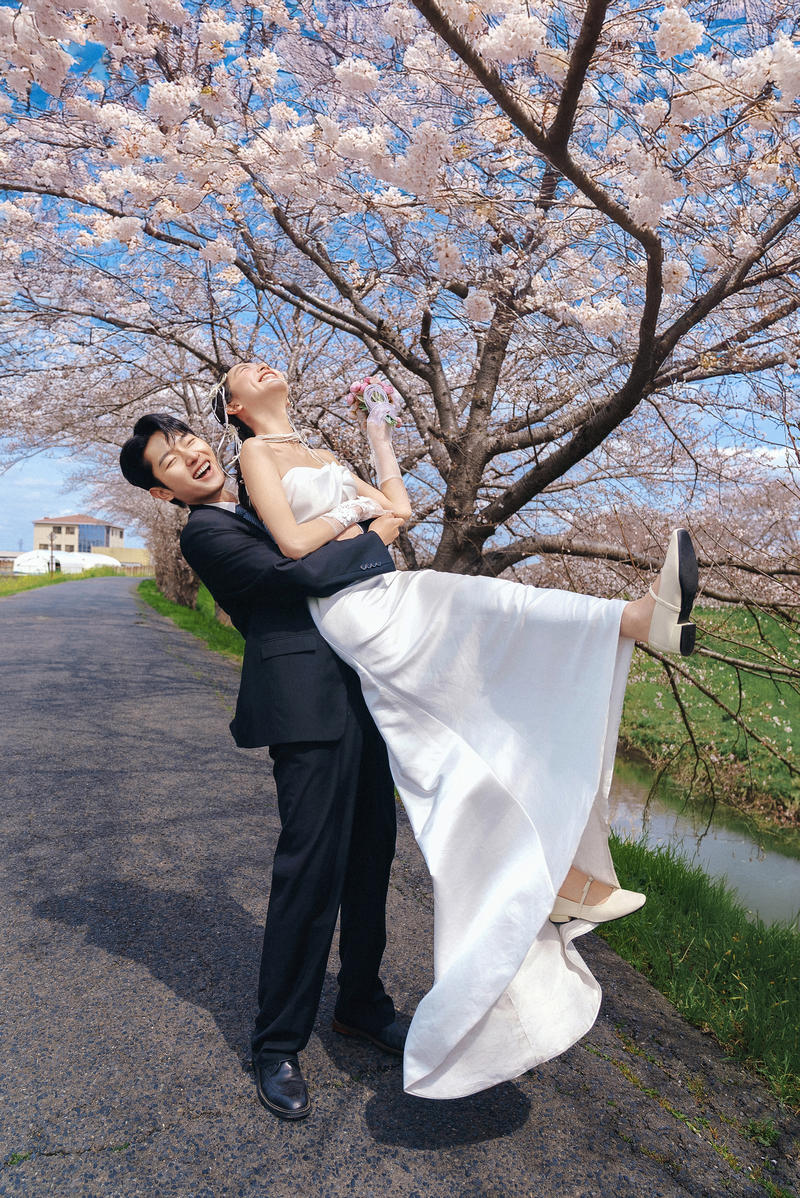 奈良列车樱花婚纱 第26张 日本婚纱照 日本旅拍 奈良旅拍 日本樱花婚纱照 日本尼鹿摄影